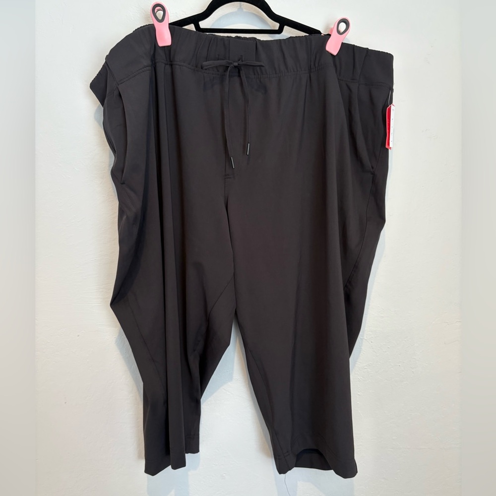 Livi Active Women's Black Capri Trouser